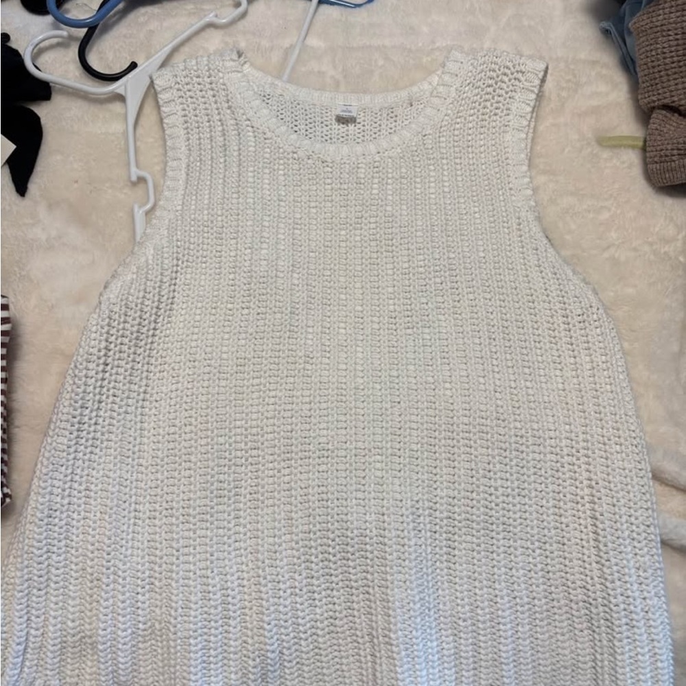 Chunky Knit Sleeveless Sweater Tank - white